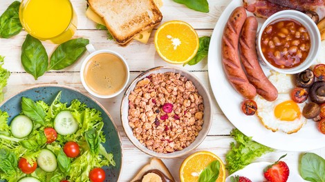 Če za zajtrk pogosto jeste to živilo, se lahko čez 10 let pojavijo zamaščena jetra: slabo vpliva na telo in zvišuje holesterol