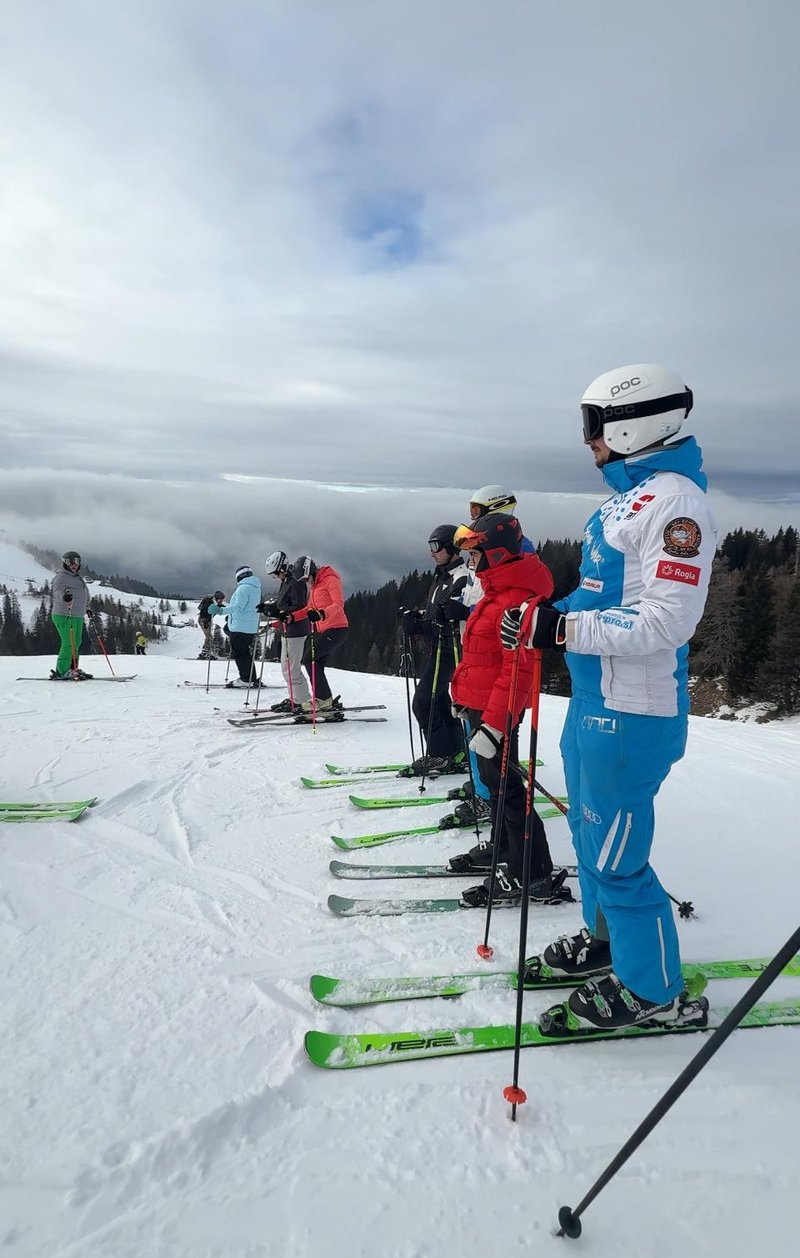 VIDEO in FOTO reportaža: Doživeli smo popoln Elanov smučarski dan na Krvavcu (smučanje še nikdar ni bilo lažje!)