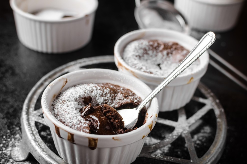 Tako pripravite nizkokalorični čokoladni sufle: sladica za vse ljubitelje čokolade, ki želijo uživati brez slabe vesti (foto: Profimedia)
