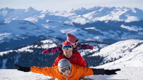 Onkraj smučanja in sankanja – kako lahko na zimskih počitnicah še ustvarjate zares edinstvene spomine