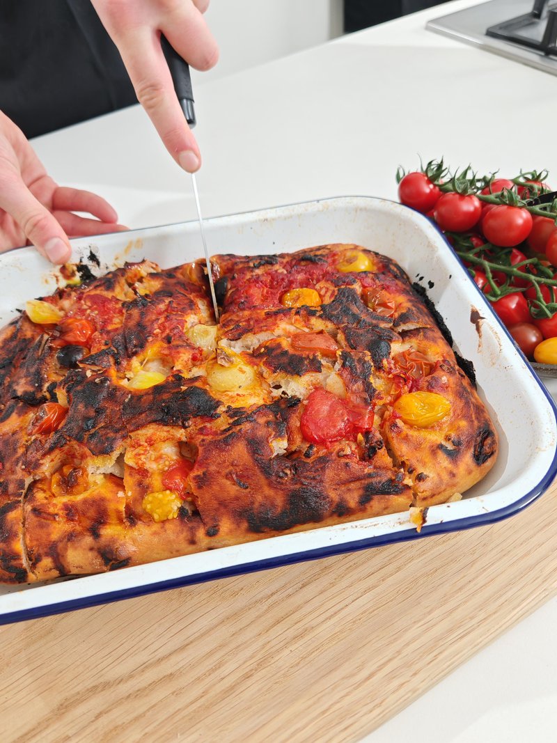 VIDEO recept: Poustvarite 2 slastni jedi po navdihu kulinaričnih vplivnežev (v obeh kraljuje češnjev paradižnik!)