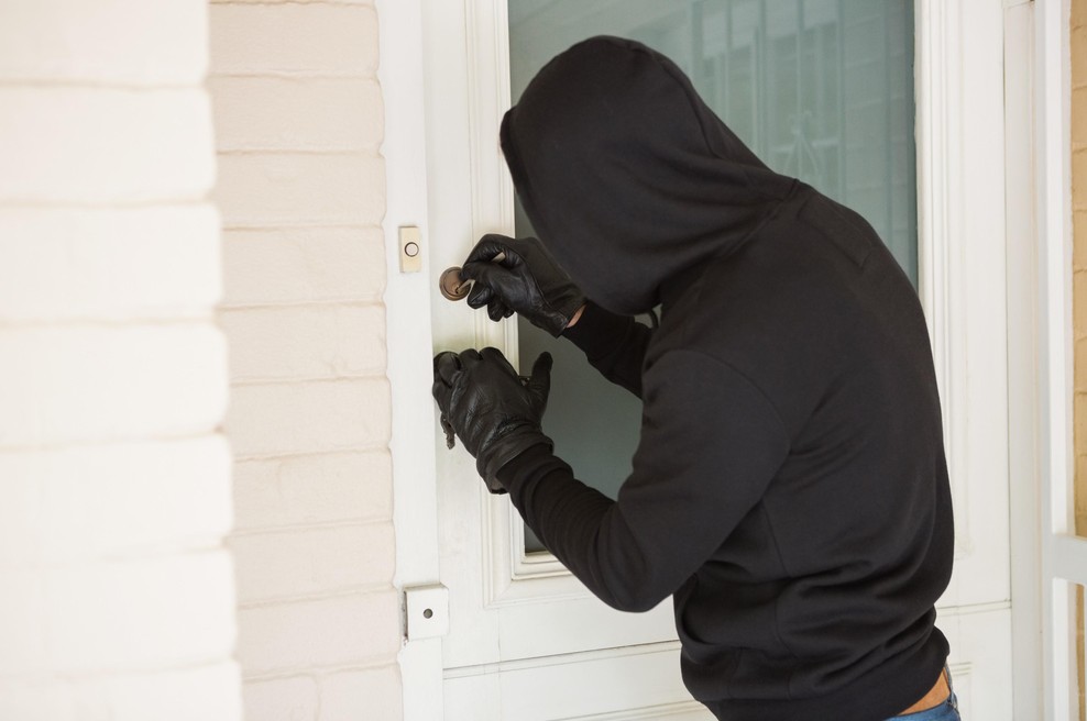 Nekdanji vlomilec razkriva največjo napako, ki jo dela skoraj vsak: zaradi tega imajo tatovi prosto pot v domove (foto: Profimedia)