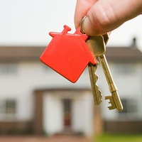 V 25 letih je kupila 3 hiše, zdaj pa svetuje: »Če poznate odgovore na ta tri vprašanja, boste do nepremičnine prišli prej, kot mislite«