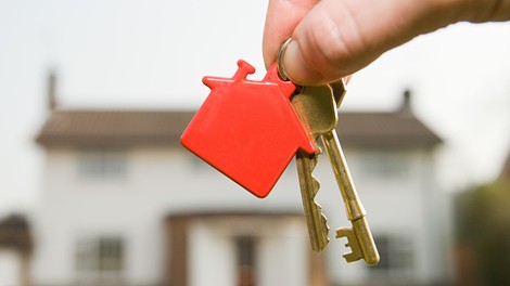 V 25 letih je kupila 3 hiše, zdaj pa svetuje: »Če poznate odgovore na ta tri vprašanja, boste do nepremičnine prišli prej, kot mislite«