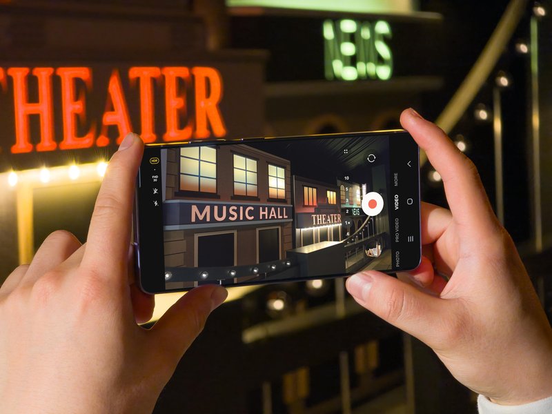 Slovenci ustvarimo več vsebin kot kadarkoli. Zato je tukaj novi zmogljivi telefon