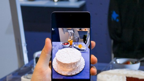 Slovenci ustvarimo več vsebin kot kadarkoli. Zato je tukaj novi zmogljivi telefon