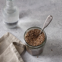 Zeliščar razkriva recept za pomiritev želodca in obnovo črevesja: napitek, ki ga pijete 7 dni