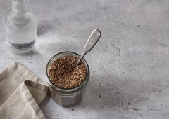 Zeliščar razkriva recept za pomiritev želodca in obnovo črevesja: napitek, ki ga pijete 7 dni