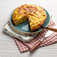 Obrok iz ene posode, pripravljen v pol ure: mehka in sočna pita, za katero vas bodo tudi izkušene gospodinje prosile za recept