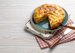 Obrok iz ene posode, pripravljen v pol ure: mehka in sočna pita, za katero vas bodo tudi izkušene gospodinje prosile za recept