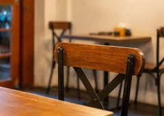 Ali potisnete stol pod mizo, ko vstanete? Psihologi pravijo, da imate 7 lastnosti, ki vas delajo posebne