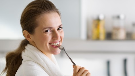 Domači test za preverjanje stanja živca vagus: zdravnica razkriva trik, za katerega potrebujete le žličko in ogledalo