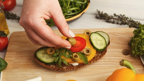 Nadgradite svojo malico z visoko proteinskim kruhom in stopite korak bliže uravnoteženi prehrani