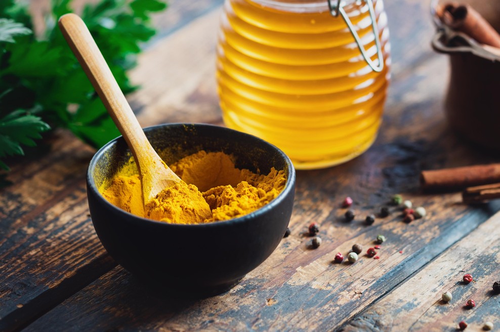 Kurkuma in med: ali je ta kombinacija varna in kakšne učinke ima na telo? (foto: Profimedia)