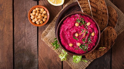 "Postni" namaz iz rdeče pese za boljšo krvno sliko: pripravljen je v 5 minutah, okus pa navduši vsakogar