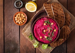 "Postni" namaz iz rdeče pese za boljšo krvno sliko: pripravljen je v 5 minutah, okus pa navduši vsakogar