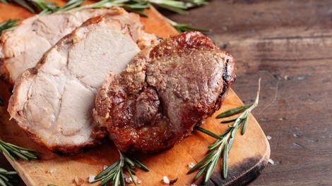 Del mesa, ki nikoli ne razočara: tako pripravljena svinjska ribica je lahko odlično kosilo brez posebnega truda