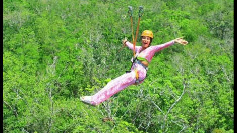 Bila je 'preveč bolna, da bi šla ven', pa so jo razkrinkale fotografije