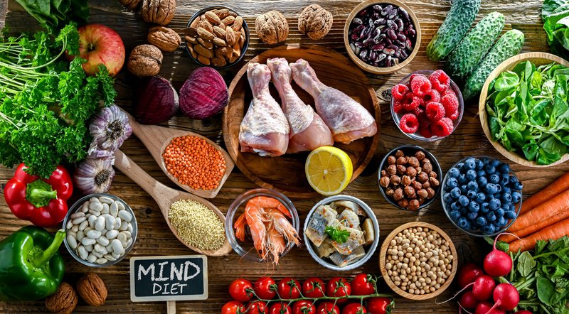 Kako upočasniti staranje možganov? V svoj jedilnik vključite ta živila, svetujejo strokovnjaki