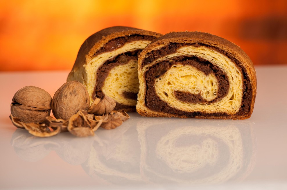 Koliko korakov bi morali narediti, da "pokurite" kos potice? (foto: Profimedia)