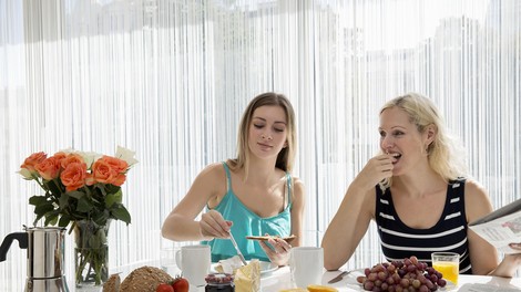 Številni Slovenci ga vsak dan uživajo za zajtrk: to živilo velja za enega najbolj škodljivih za jetra