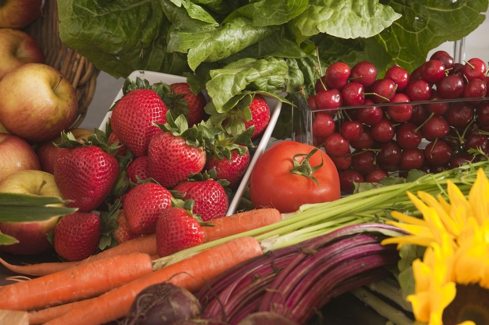 Umazanih 12 (2026): 1. Špinača Špinača vsebuje več ostankov pesticidov glede na težo kot katerakoli druga vrsta pridelka. 2. Ohrovt, …