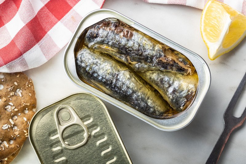 Cenejša in bolj zdrava: ta riba iz konzerve ima 2-krat več maščobnih kislin omega 3 kot dražje ribe (dobro jo je uživati)