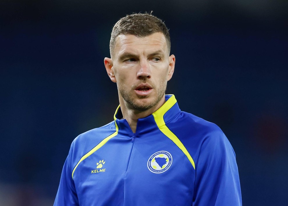 V samem središču navdušenja, ki še kar traja, pa je Edin Džeko. Rojen 17. marca leta 1986 v Sarajevu, nekaj …