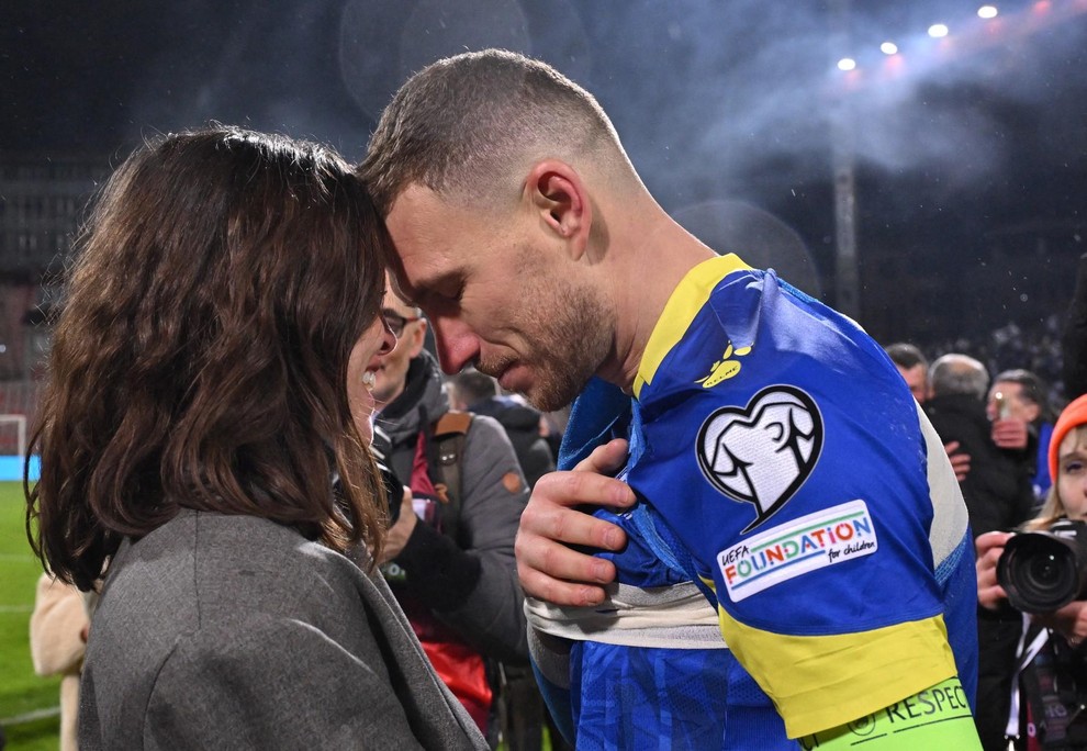 Je pa Džeko že pred časom jasno povedal, da denar ni njegova prioriteta. »Imel sem donosnejše ponudbe, vendar me to …