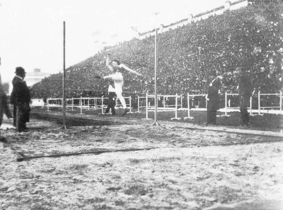 Tekmovanje v skoku v višino za moške na poletnih olimpijskih igrah leta 1896 je bilo del prvih modernih olimpijskih iger …