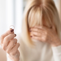 Po 30 letih zakona je odkrila, da jo je varal, nato je sledil popoln zlom