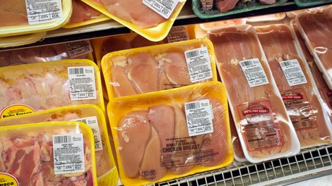 Kako prepoznati, ali je piščančje meso pokvarjeno? V mesnici vam lahko marsikaj prodajo, ta podrobnost pa razkrije, kako sveže je v resnici