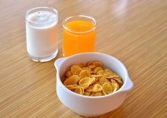 Te vrste živil nikoli ne bi smeli uživati skupaj (4 kombinacije)