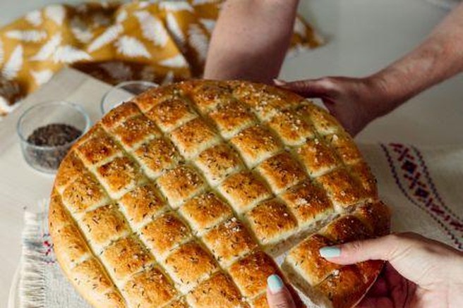 Ali veste, kako narediti tradicionalno belokranjsko pogačo? Priprava je preprosta, končni rezultat pa naravnost božanski