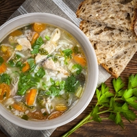 Kaj skuhati danes? Pripravite beljakovinsko bogato kosilo iz enega lonca, ki vas nasiti za dolgo časa