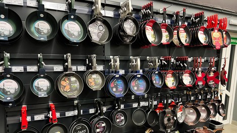 Kuharji razkrivajo, na kaj moramo biti pozorni pri nakupu teflonske ponve: cena ni vse, raje se osredotočite na to