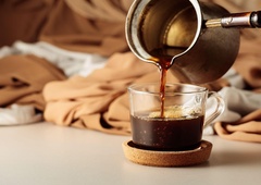 Boljše kot mleko v kavi, pa ga nihče ne pije: pomaga črevesju, holesterolu in nadzoru apetita