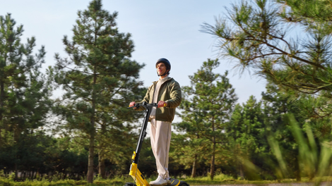 Xiaomi predstavlja popoln duet za hiter tempo in brezhibno mobilnost: Električni skiro Xiaomi Electric Scooter 6 Ultra in uro Xiaomi Watch 5