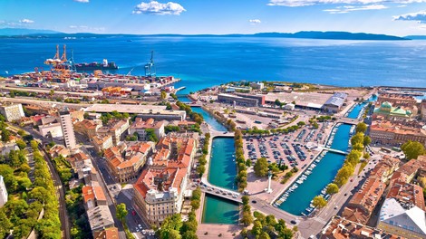 Britanci navdušeni nad hrvaškim obalnim mestom: "Ni gneče, kozarec vina pa stane 2,5 evra"