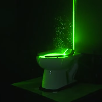 To vdihavate vsakič, ko splaknete stranišče z dvignjenim pokrovom