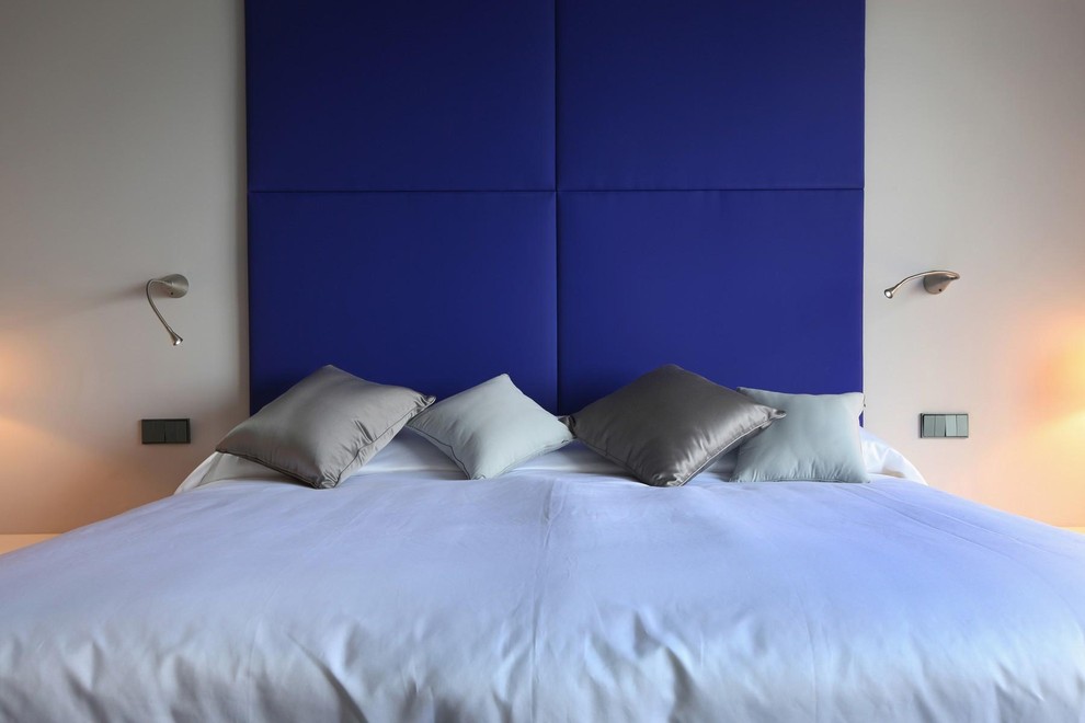 2. POSTELJNINA Feng šuj ne upošteva le položaja, temveč tudi izvor posteljnine. Ta naj bi vpijala energijo ljudi, ki so …