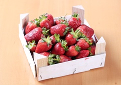 Kako ločiti domače in 'škropljene' jagode: razlika se vidi in otipa