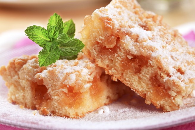 Naše babice so oboževale ta recept: hiter starinski jabolčni kolač, pripravljen v manj kot eni uri