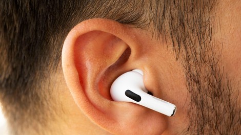 Ali lahko bluetooth slušalke povzročijo raka možganov? Internistka opozarja na pomembno stvar