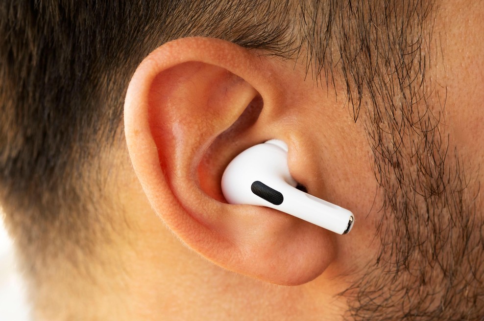 Ali lahko bluetooth slušalke povzročijo raka možganov? Internistka opozarja na pomembno stvar (foto: Profimedia)