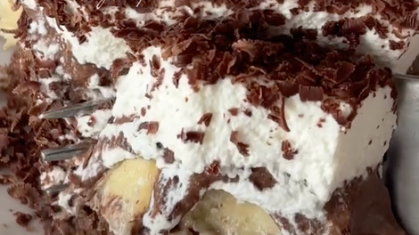 Sladica, ki vas vrne v otroštvo: tako pripravite sočne "opičje kocke", ki bodo navdušile vso družino