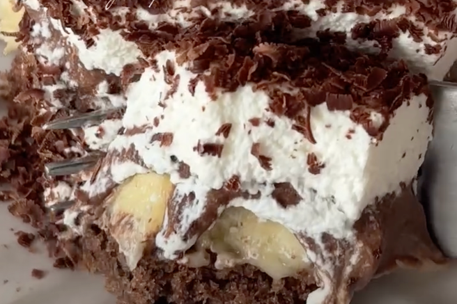 Sladica, ki vas vrne v otroštvo: tako pripravite sočne "opičje kocke", ki bodo navdušile vso družino