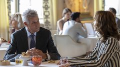 Po boju s težko boleznijo umrl igralec serije "Emily v Parizu"