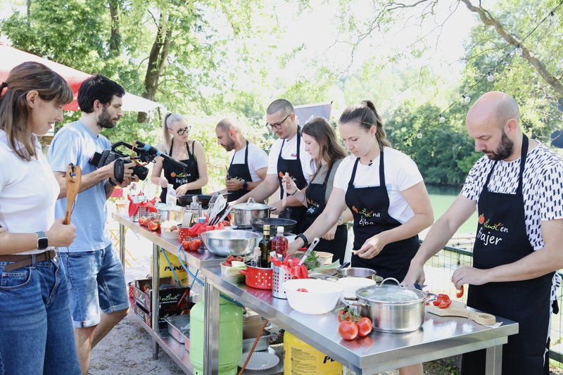 V kulinaričnem tekmovanju ob Ljubljanici je odločal tudi faktor luštnosti – kako so se odrezali udeleženci?