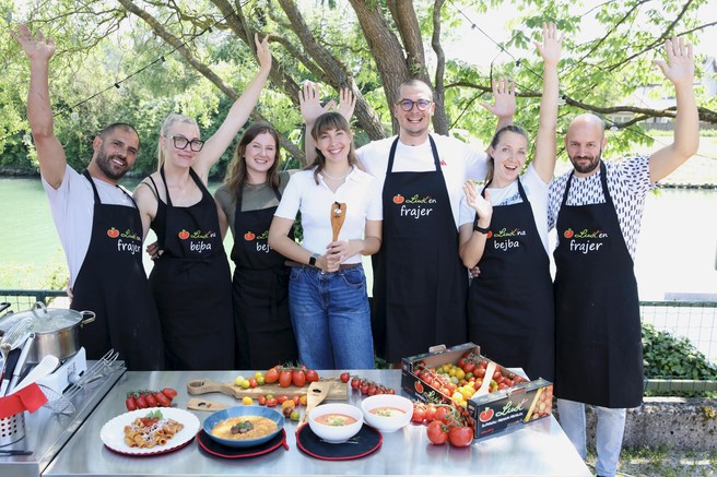 VIDEO: Poglejte, kdo se je najbolje znašel v luštnem kuharskem izzivu po receptu Brine Robinik Kobal (v kuhinji je bilo res zabavno!)